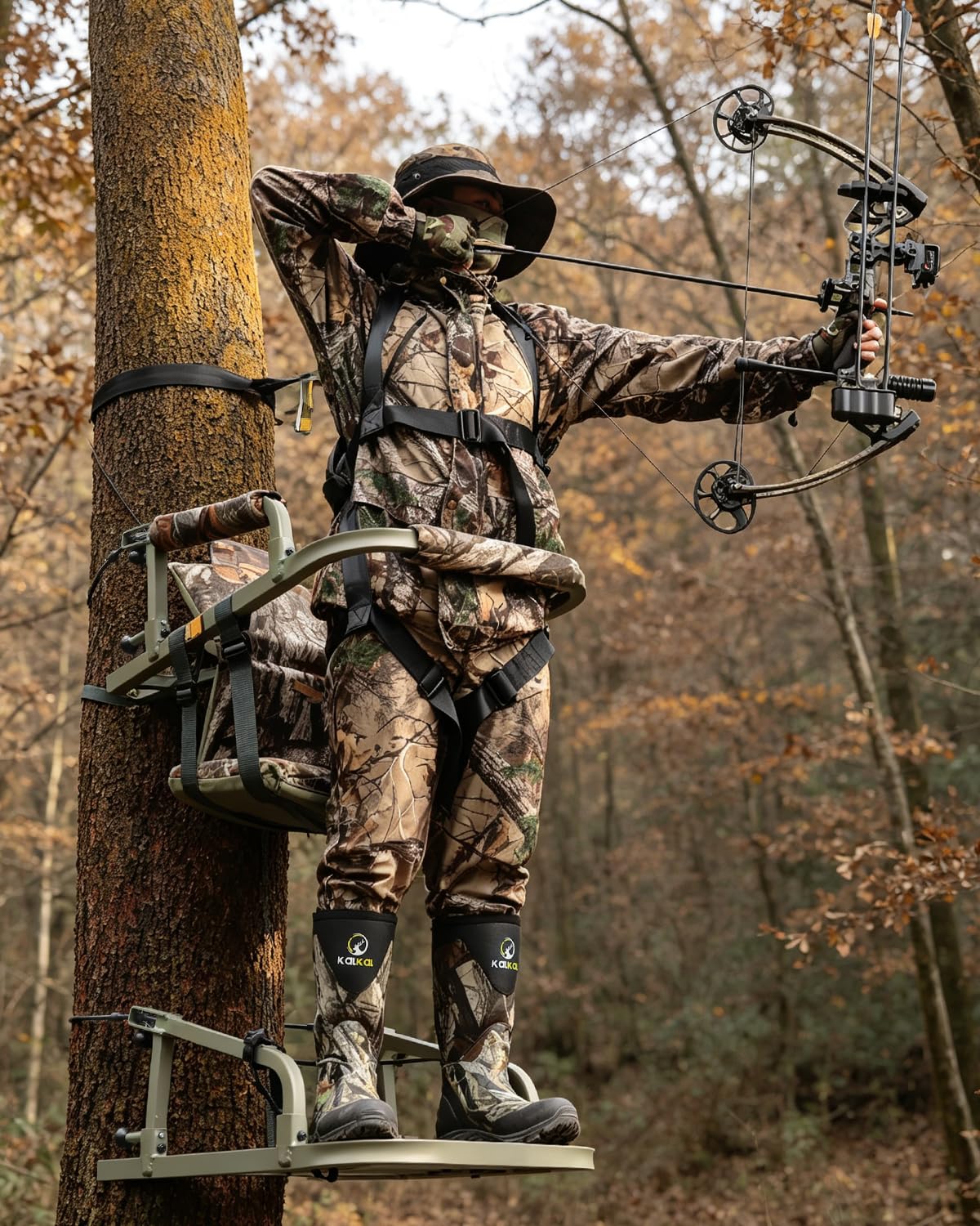 Climbing Tree Stand with Harness and Camo Seat Cushion K948227